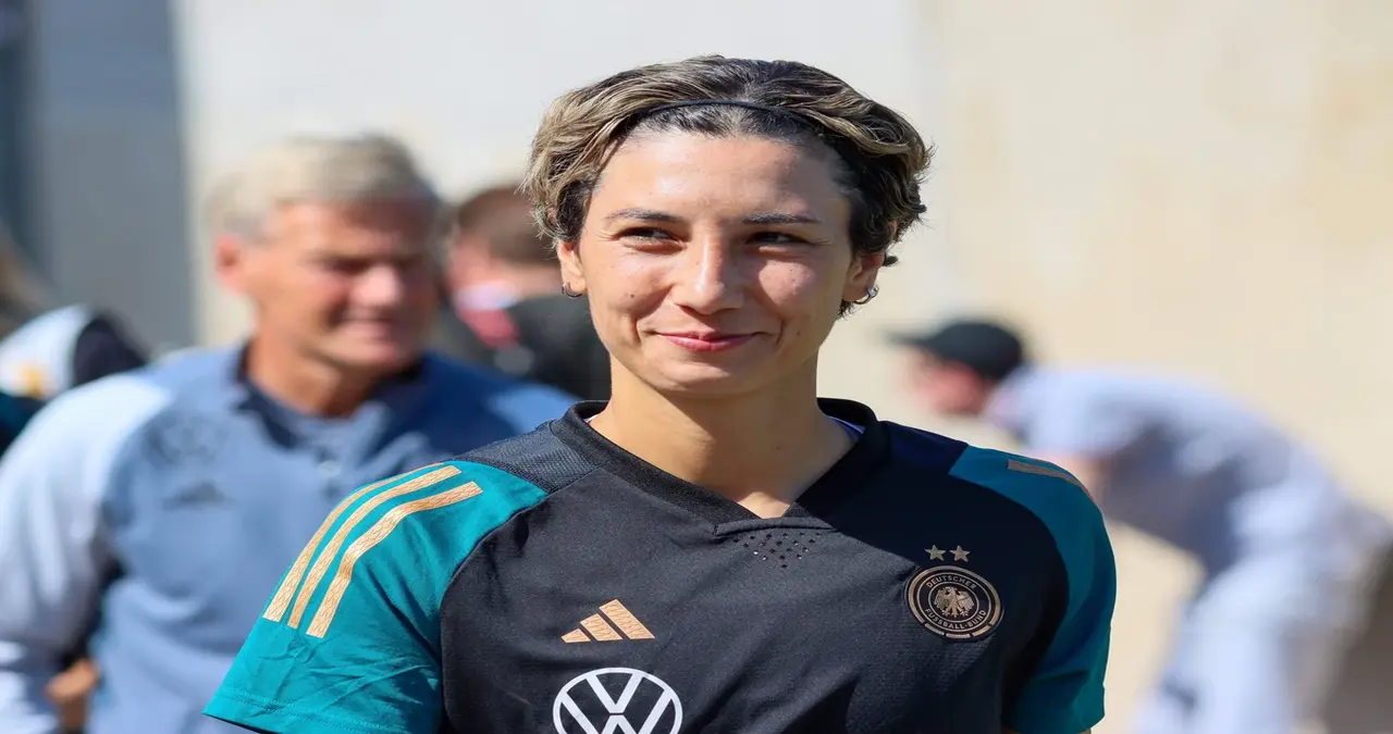 Sara Doorsoun: Die kämpferische Verteidigerin, die den deutschen Frauenfußball neu definierte 2 5302582578466478 1
