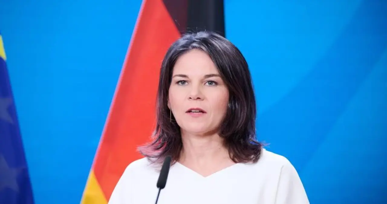 Bundesaussenministerin Annalena Baerbock verteidigt die 813225 2
