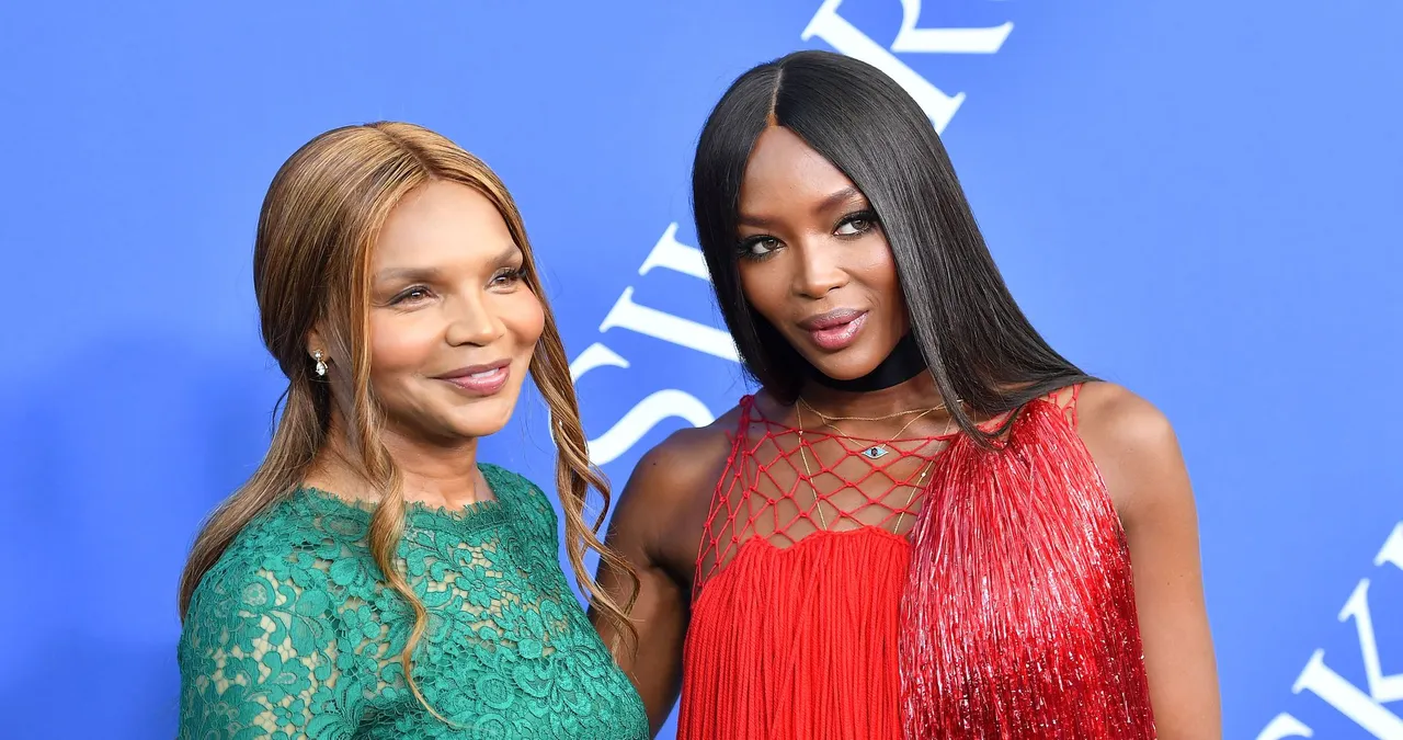 Naomi Campbells Tochter: Die private, aber kraftvolle Rolle des Supermodels als Mutter 2 valerie morris campbell und ihre tochter naomi 1